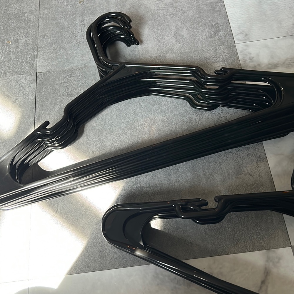 16 plastic hangers